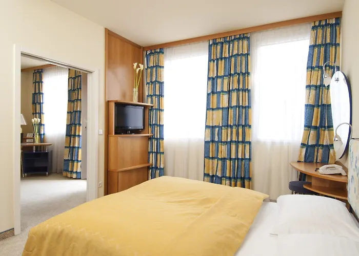 מלון Starlight 4*